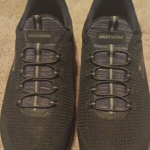 Womens size 10 Skechers, never worn